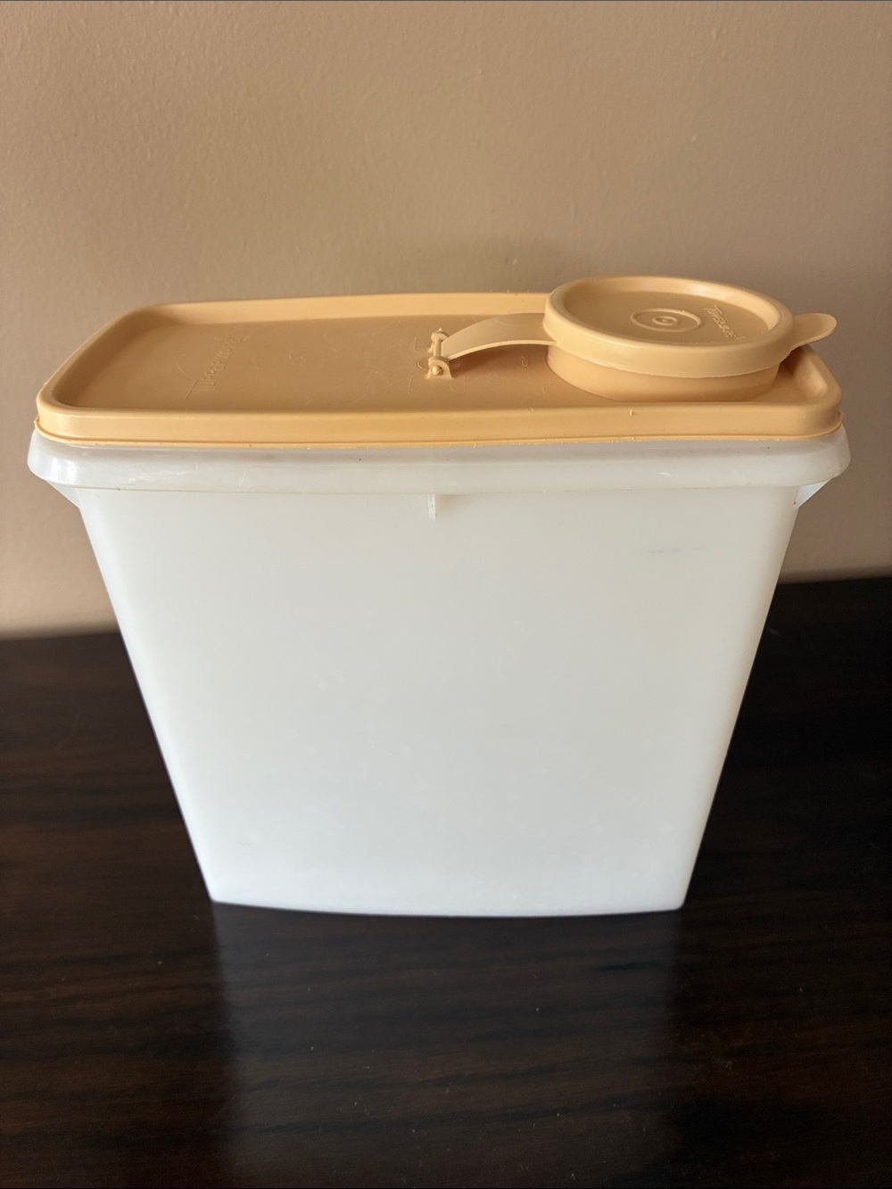 Tupperware Neutral Cream Lid White Food Storage Container with Flip Spout